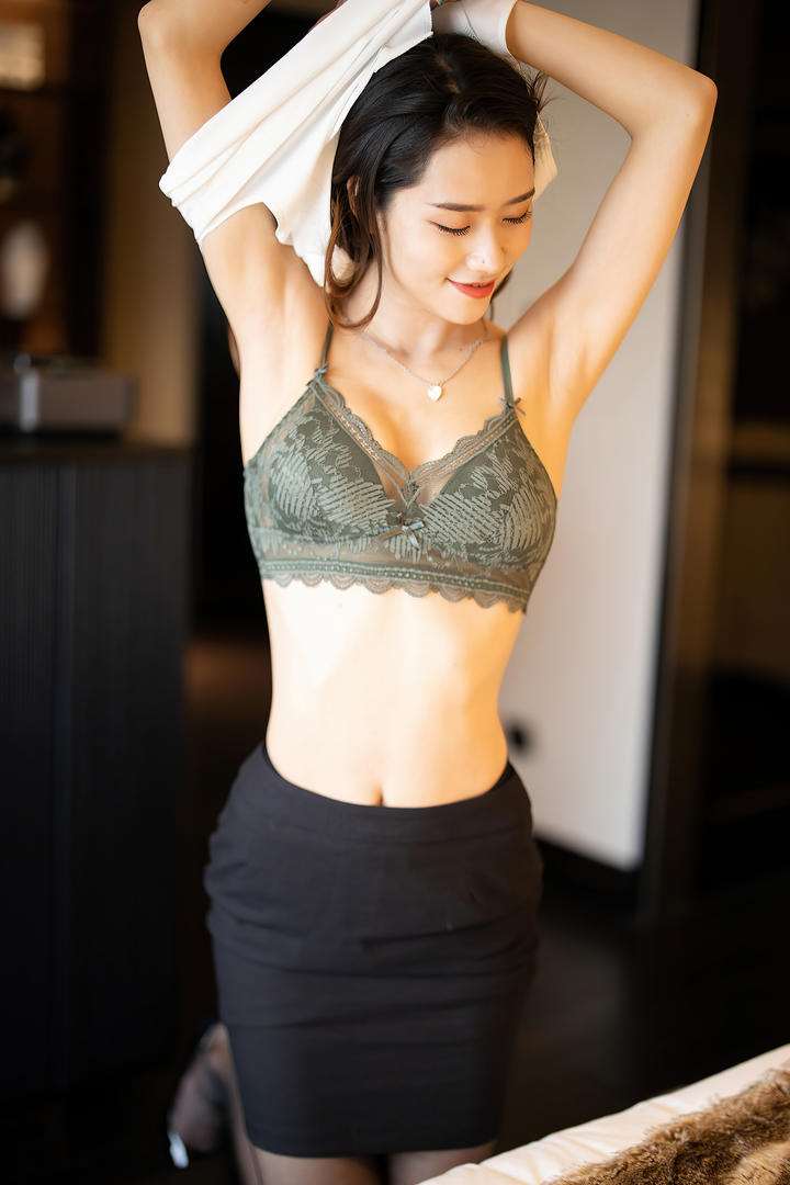 4K高清韩国极品美女主播脱衣服自拍专区下载