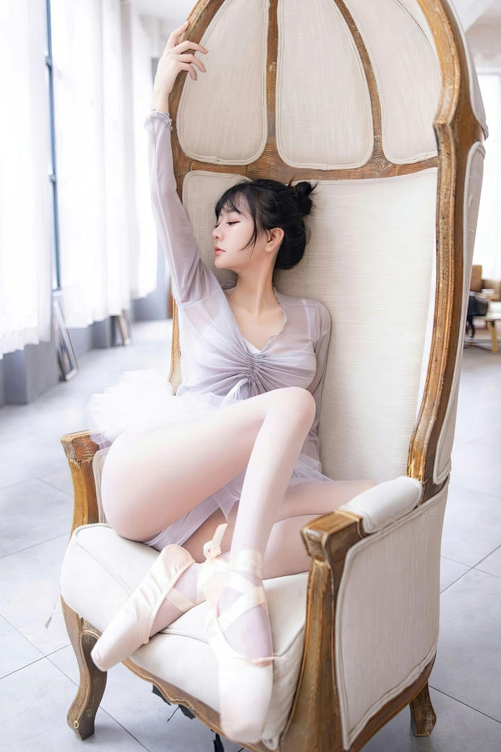 久久精品国产舞蹈生女大学生**艺术照