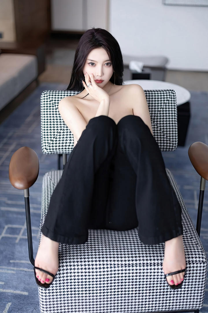 国产高清性感女神杨晨晨个人大尺度私房照图片