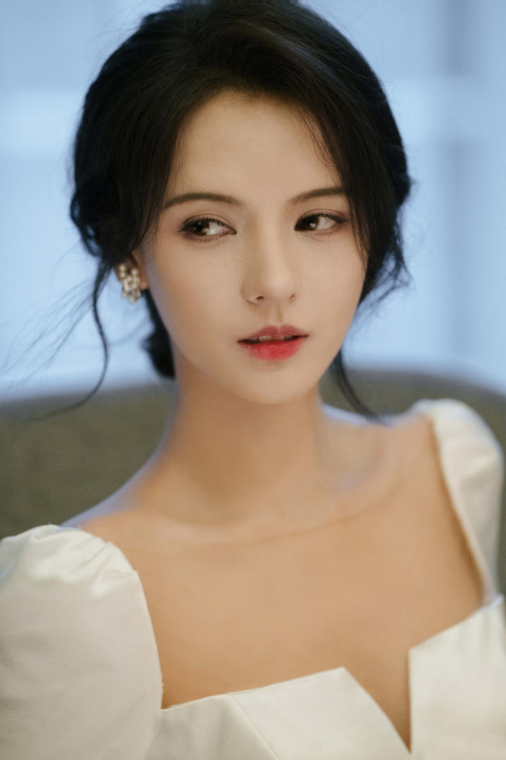 气质出众的漂亮美女模特人像摄影写真图片
