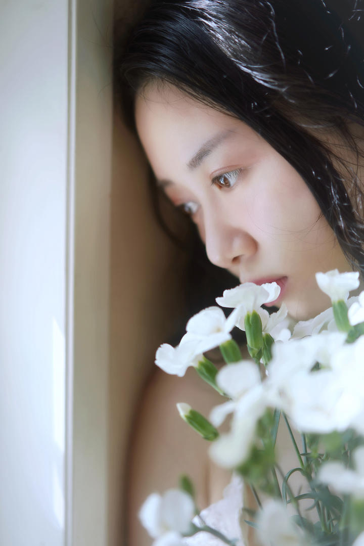 大眼睛美女图片