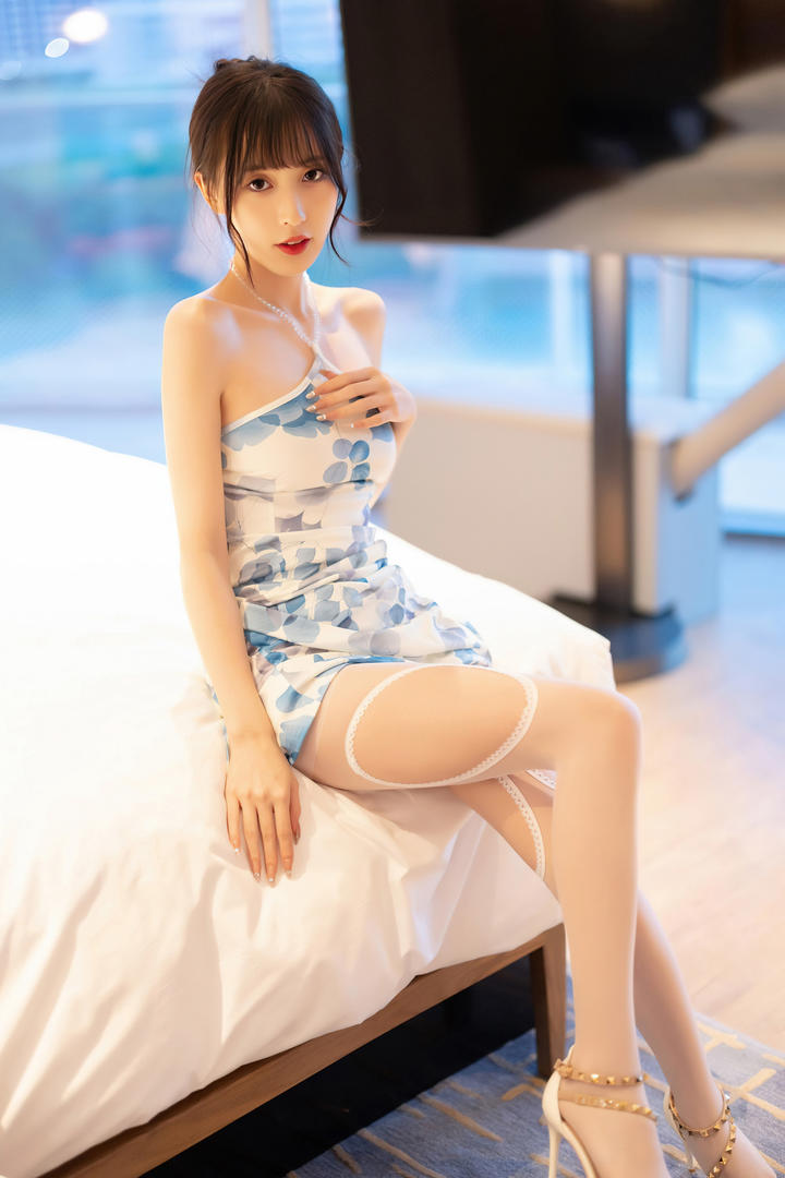 穿破洞丝袜的清纯女神林星阑性感美女图片专区