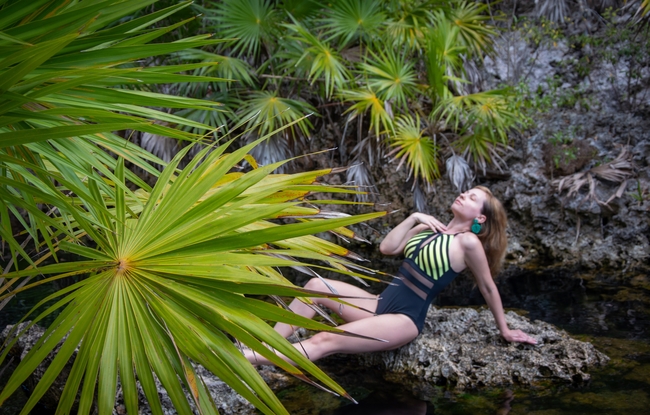 夏日性感比基尼大胆美女人体图片