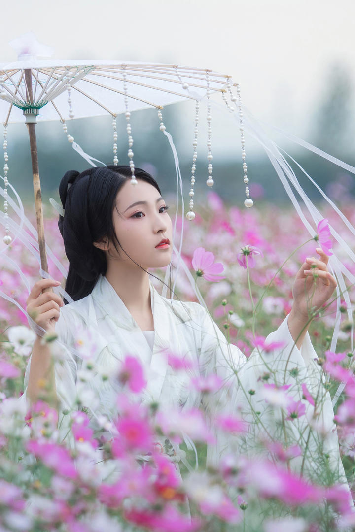 撑着伞的古装汉服美女高清手机壁纸图片大全