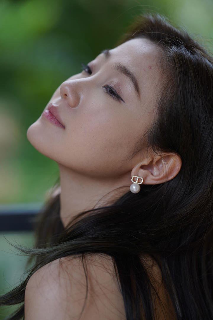 国产漂亮美女模特高清侧脸写真图片