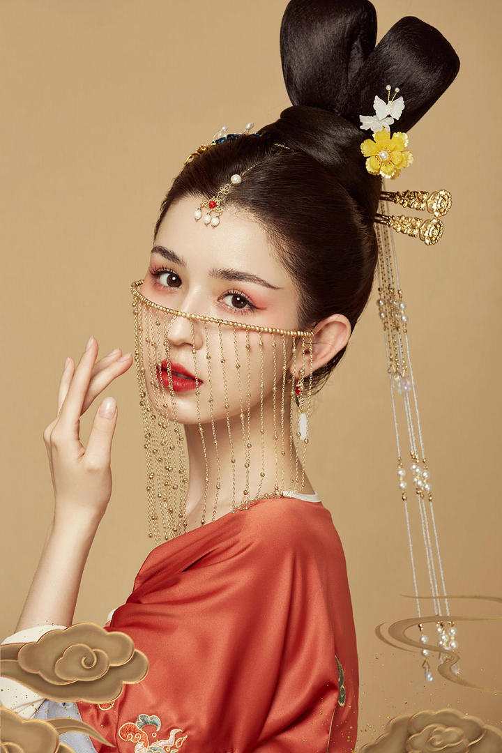 国产美女明星专区哈尼克孜古典艺术照片