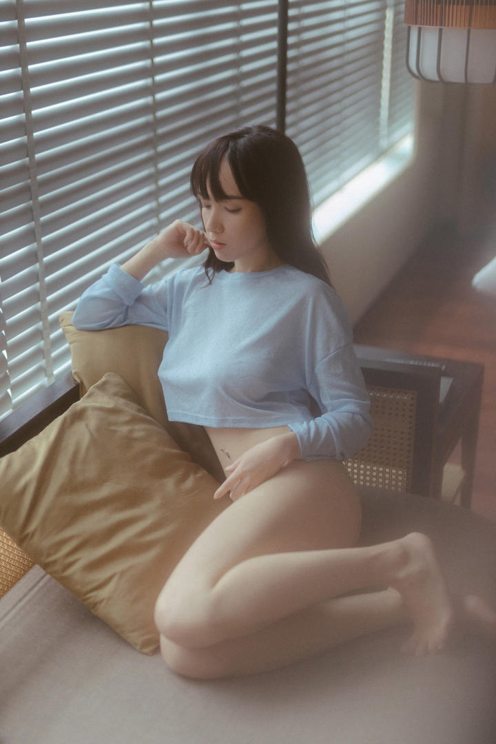 半裸混血美女高清gogo人体艺术图片大全