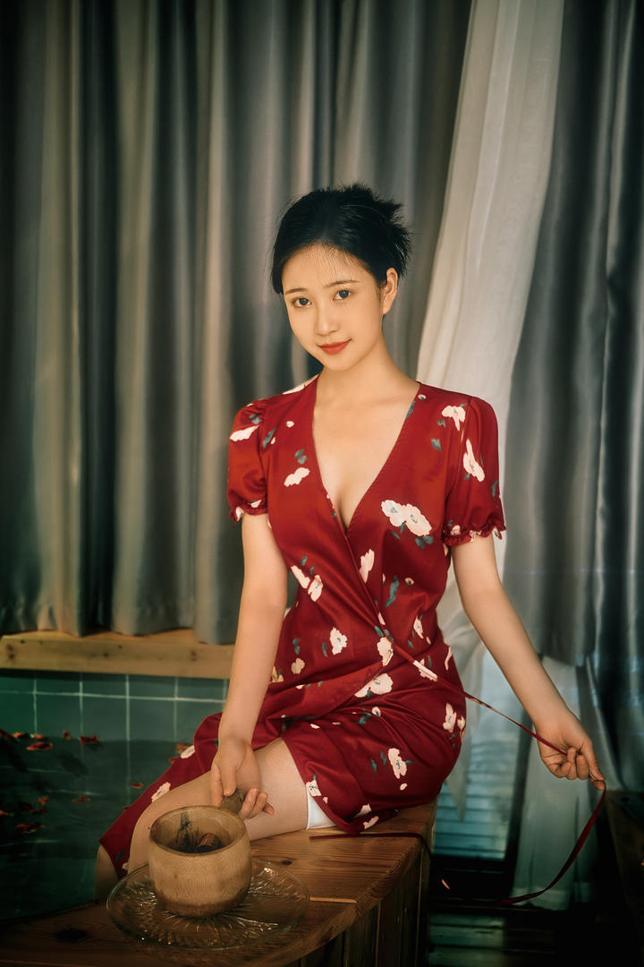 国产极品性感美女技师解开睡衣大胆诱惑写真图片