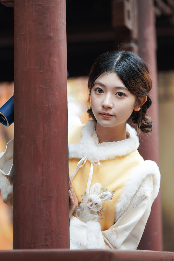 可爱古装大眼睛萌妹古典艺术照图片