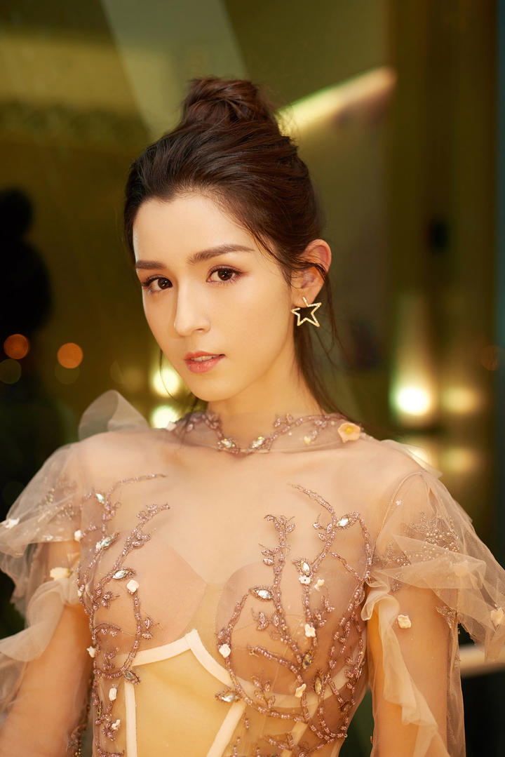 高颜值新疆美女明星图片