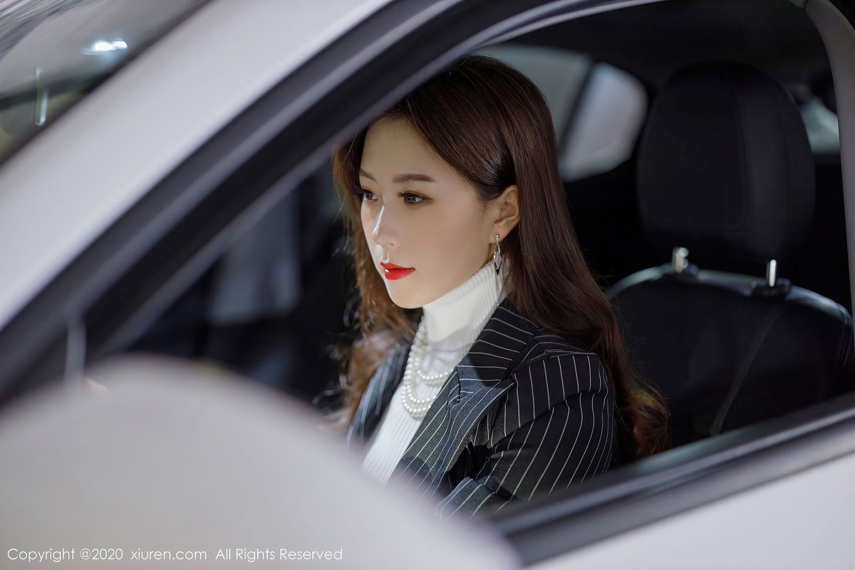 秀人网美女模特杨紫嫣Cynthia职场女老板装扮主题系列写真