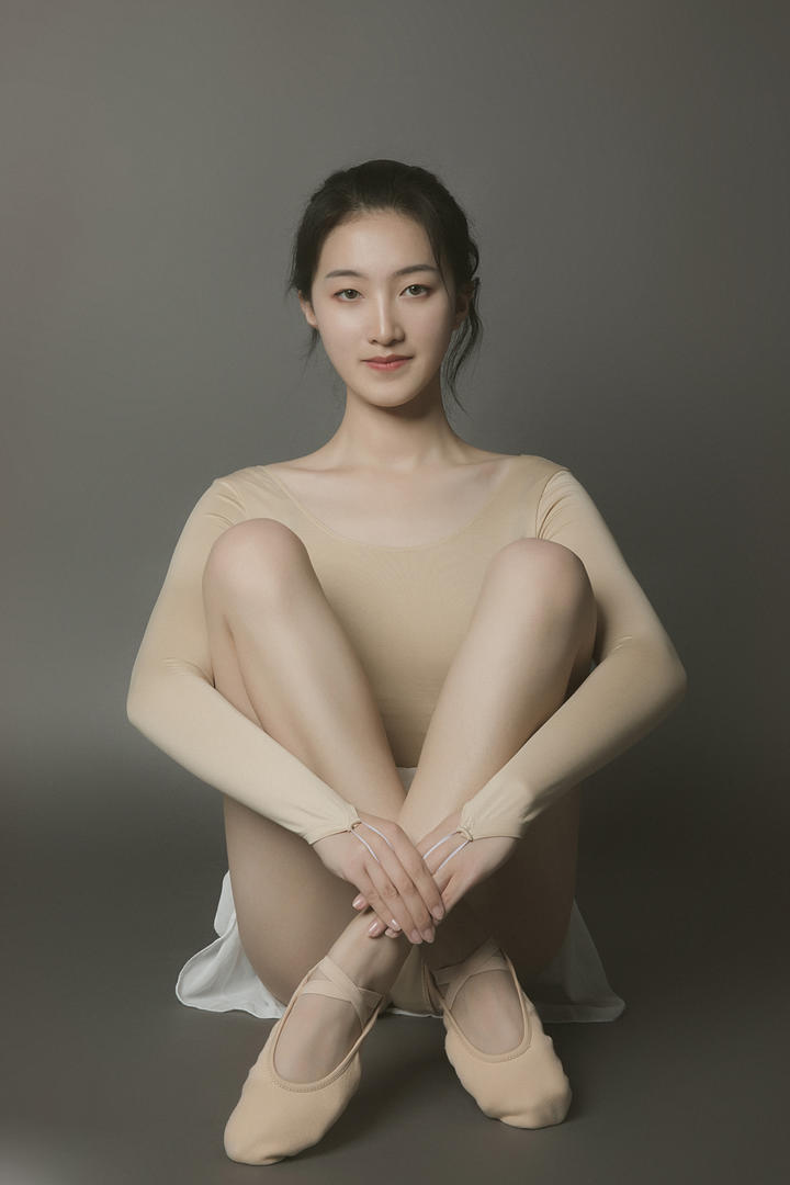 跳芭蕾舞蹈女生人体艺术写真摄影图片