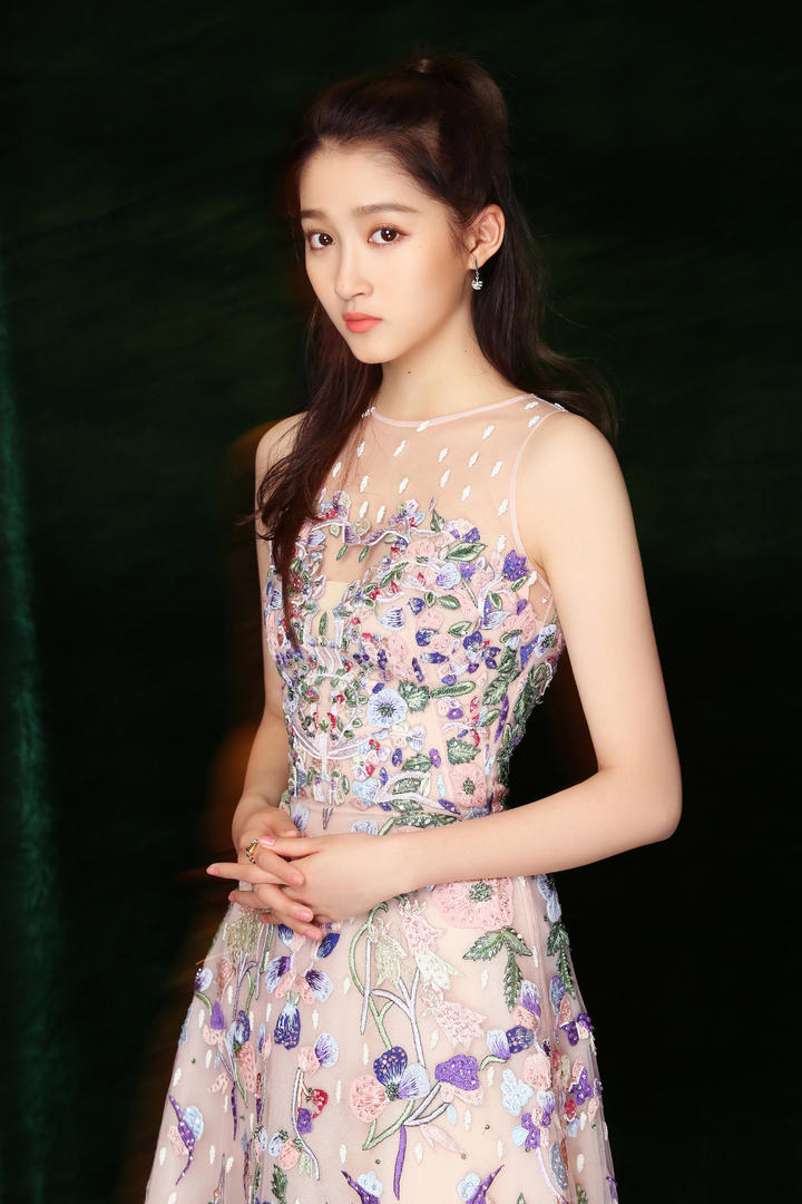 中国高清美女明星关晓彤气质美女写真图片