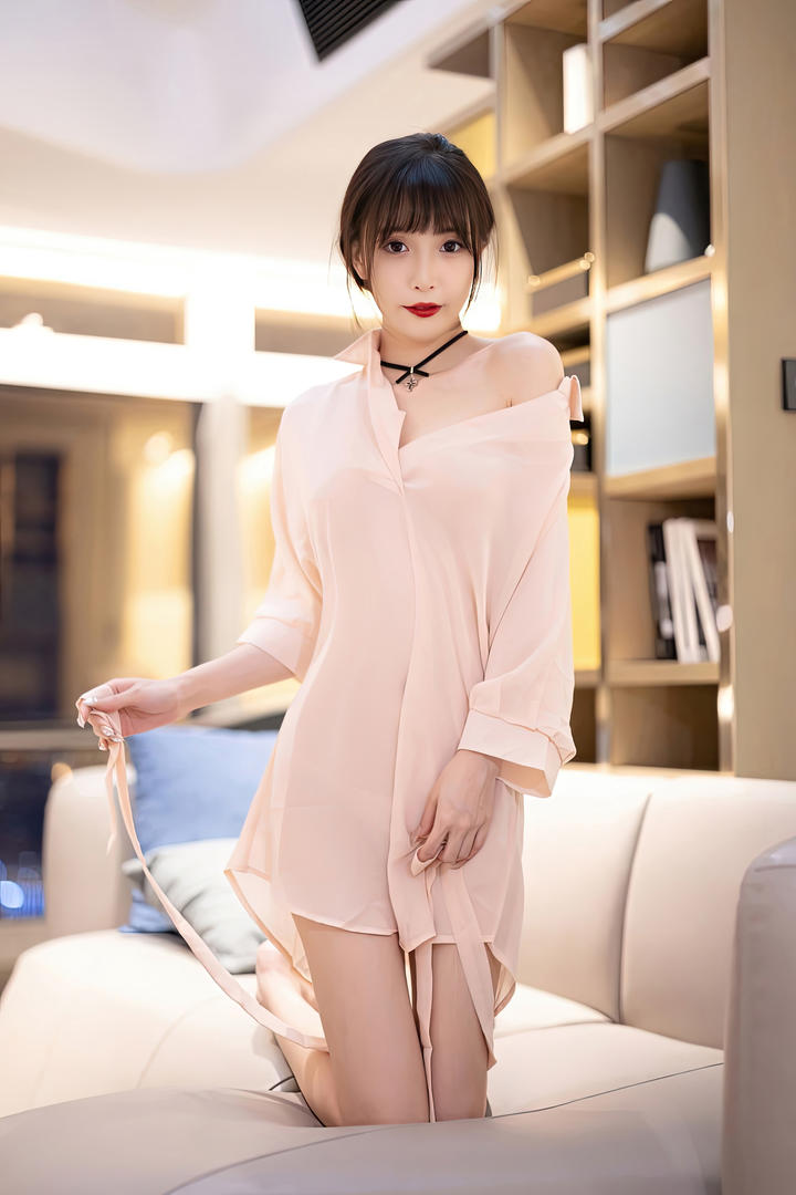 大胆撩人极品睡衣美女林星阑美女图片写真集