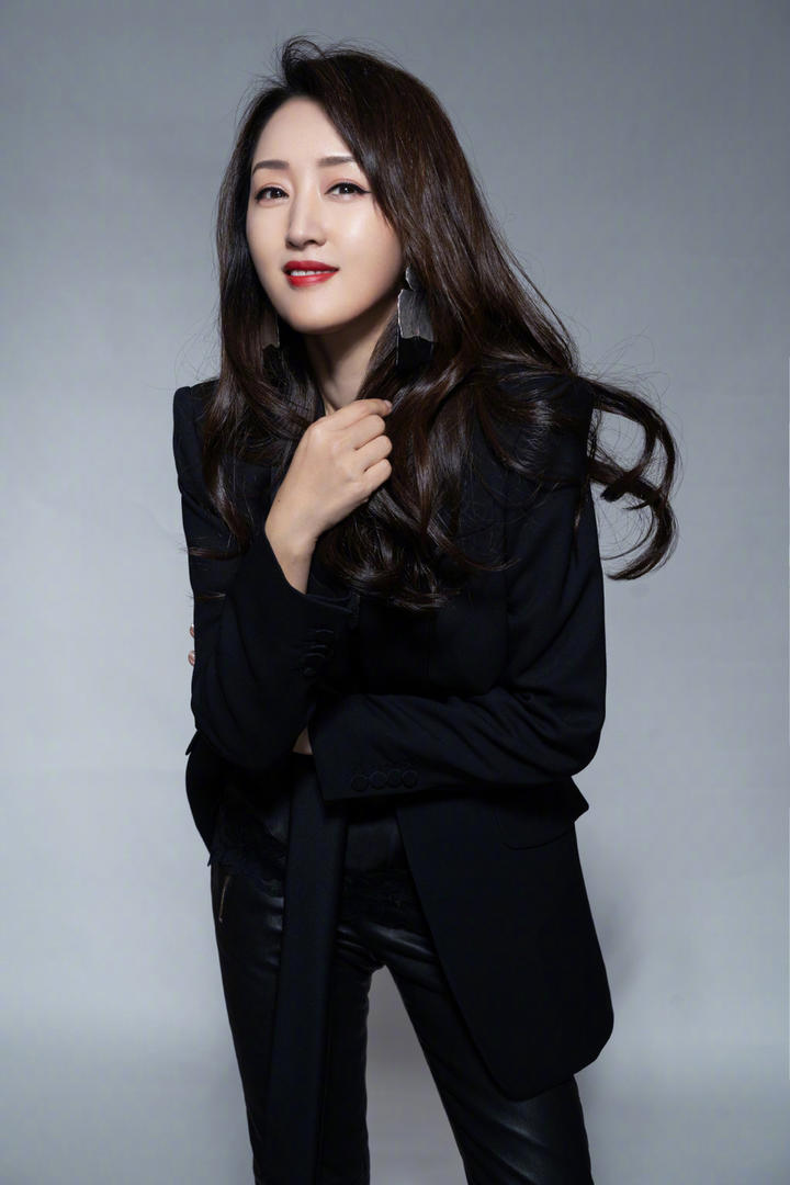 内地女歌手杨钰莹美女明星写真图片
