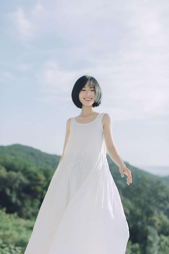 清纯靓丽短发美女写真图片