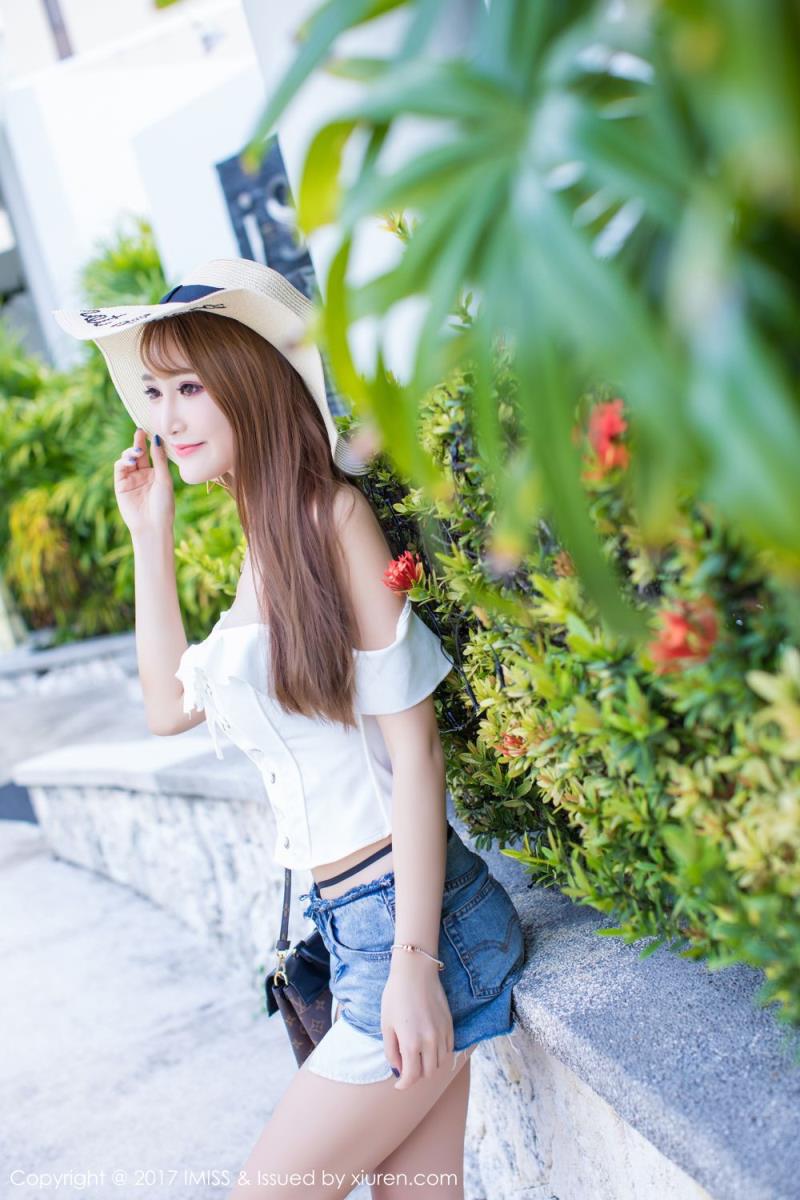 爱蜜社气质美女妤薇Vivian沙滩比基尼娇艳写真