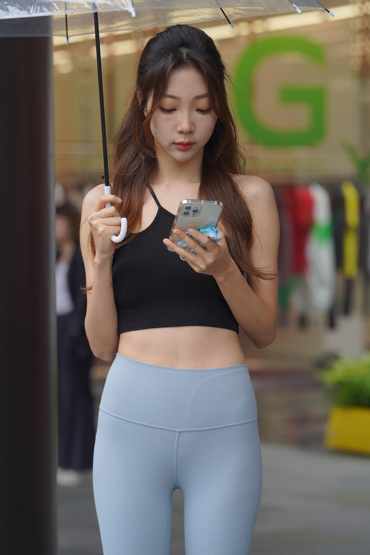 2048社区街拍紧身裤美女图片高清免费下载