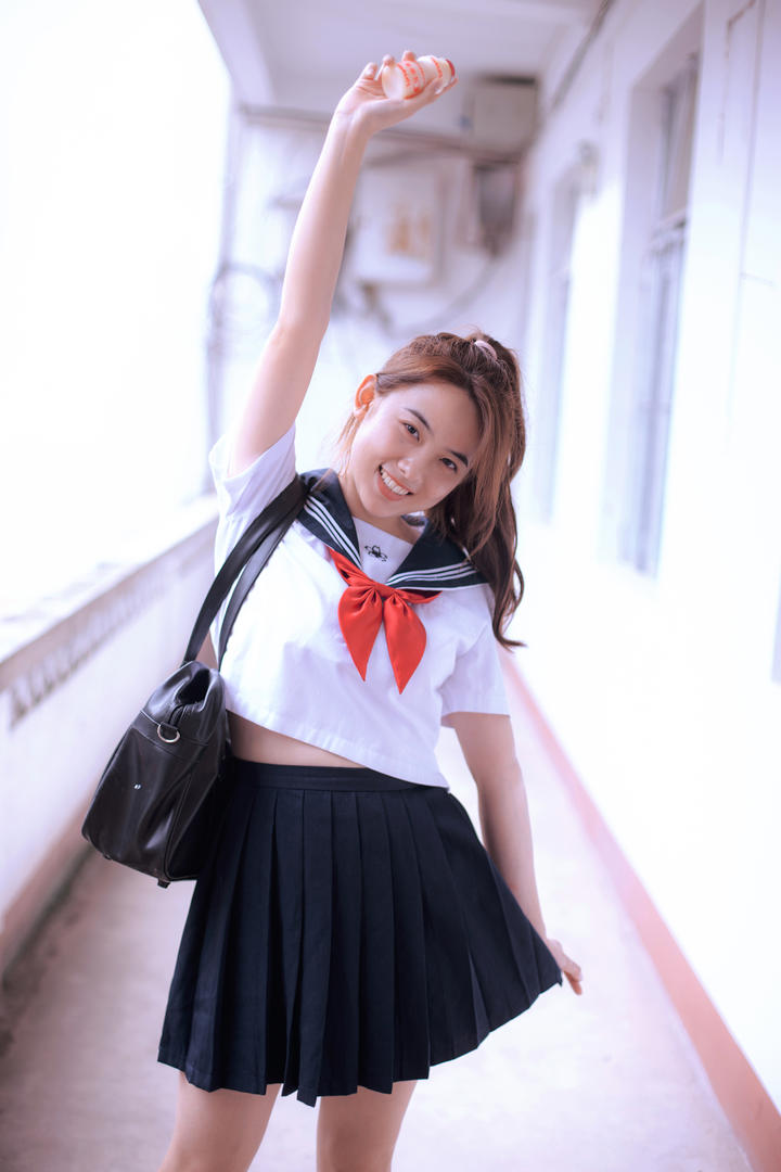 活力满满的阳光学生妹黄子卿qq头像女生