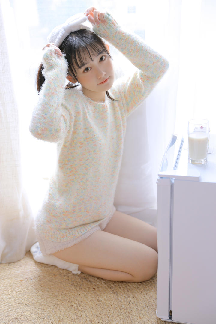 喝牛奶的超萌清纯少女清纯女生头像图片大全