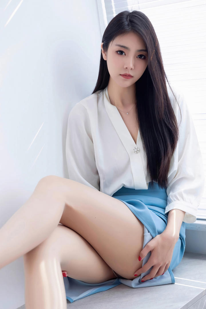 白皙性感美腿美女mm131嫩模可乐写真套图