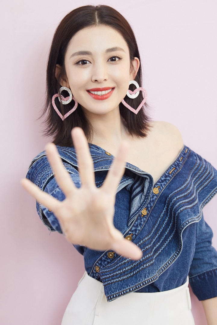 可爱的美女明星古力娜扎图片