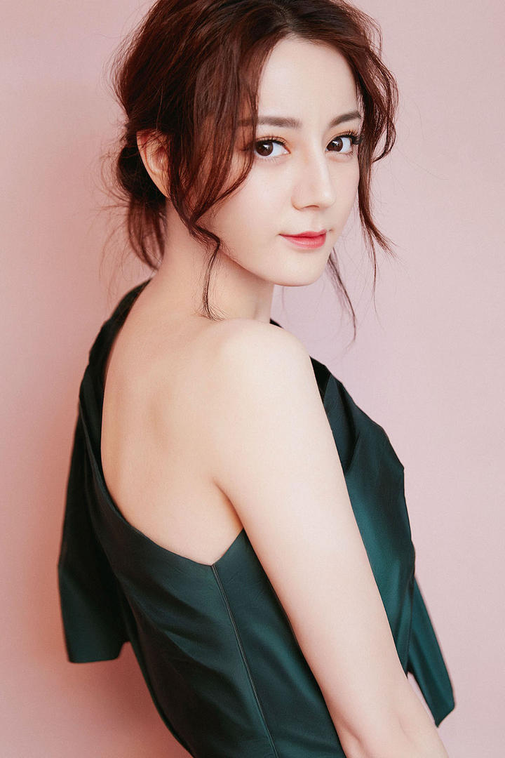 高清气质美女明星迪丽热巴写真