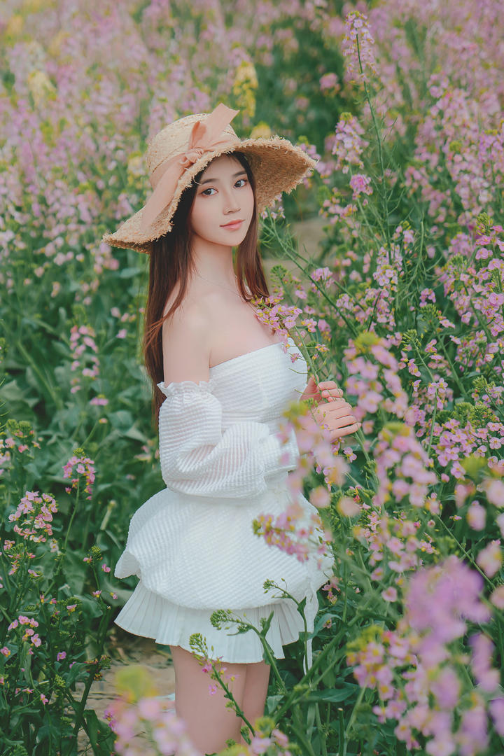花田里的清纯可爱女生高清美照