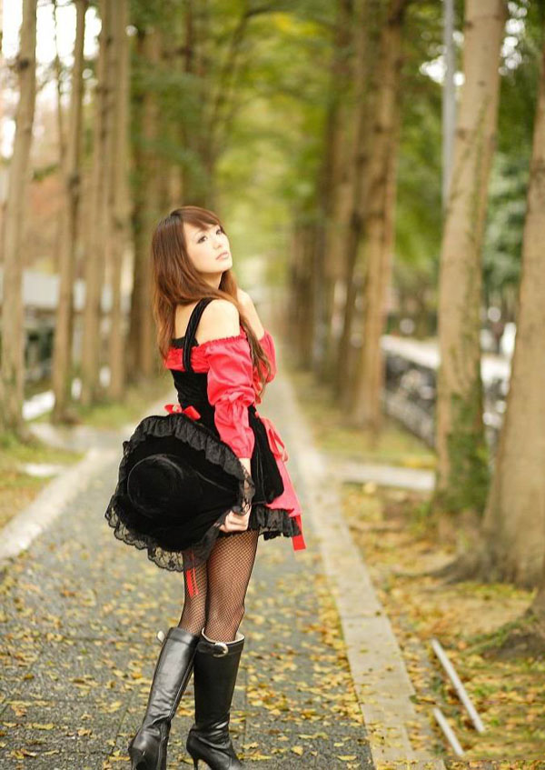 清纯美女另类装扮