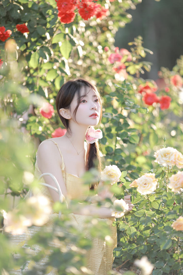 中国唯美清纯女生户外踏青养眼手机壁纸图片