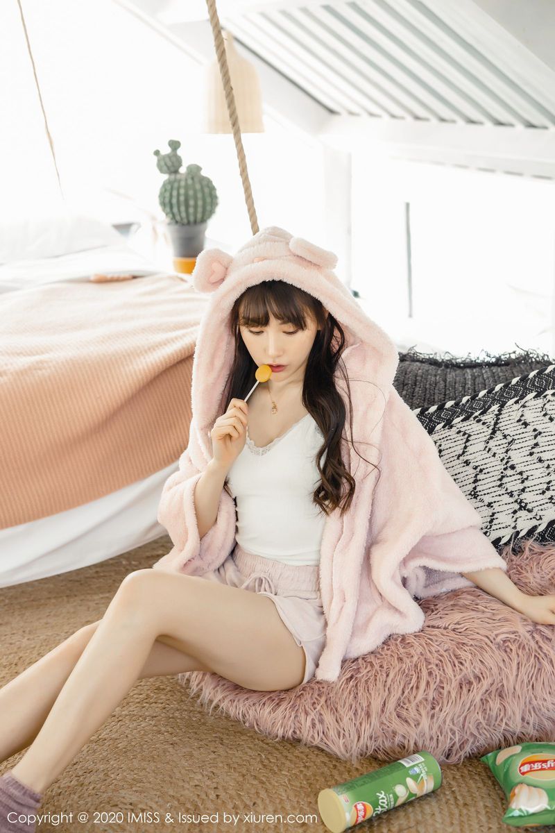 爱蜜社性感美女Lynn刘奕宁高挑身材内衣诱惑私房系列写真