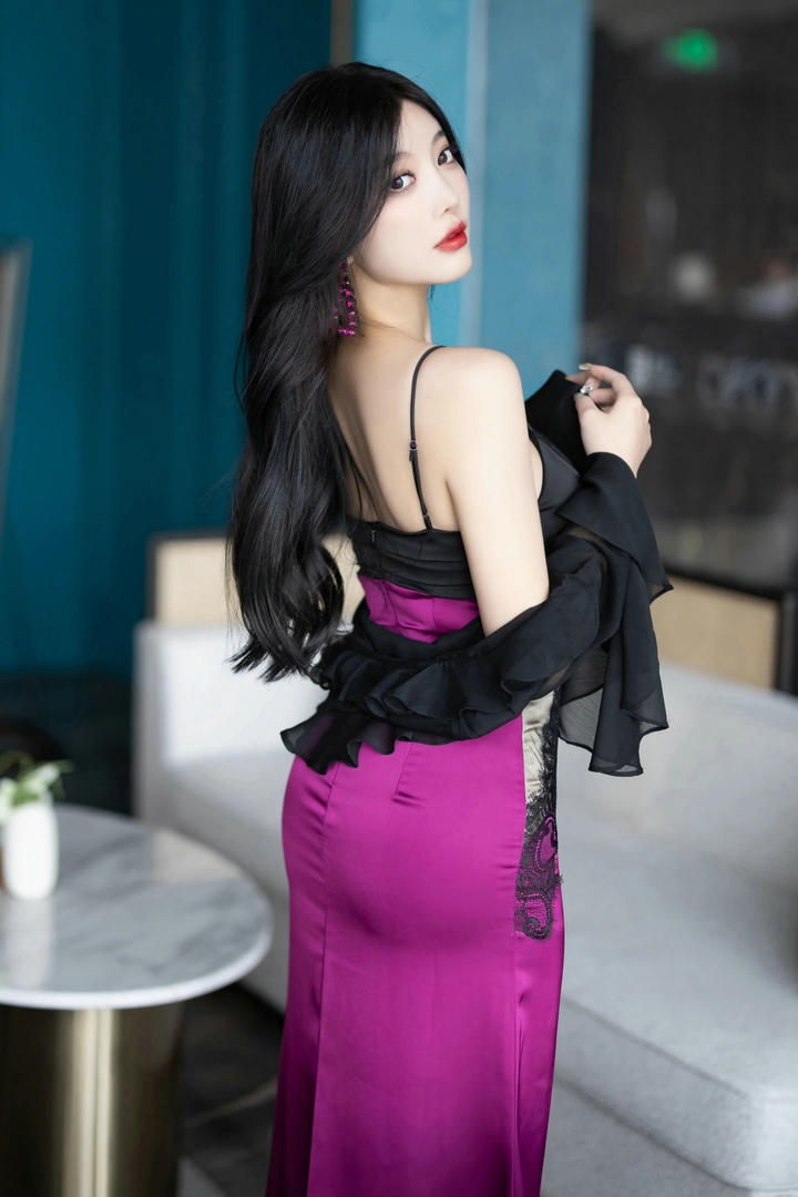 丰满圆润的大屁股美女模特杨晨晨国模无码私拍图片