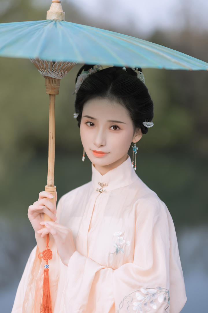 国潮古装汉服美女高清壁纸图片免费下载