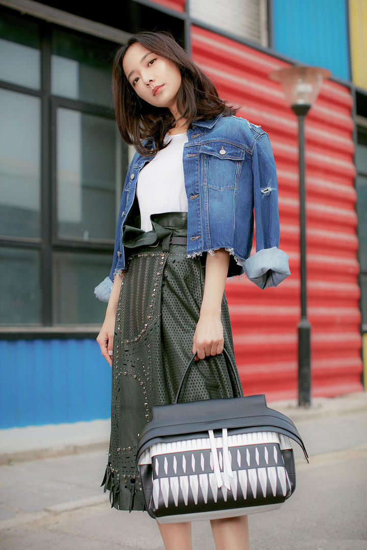 街拍国内时尚美女明星王珞丹写真图片