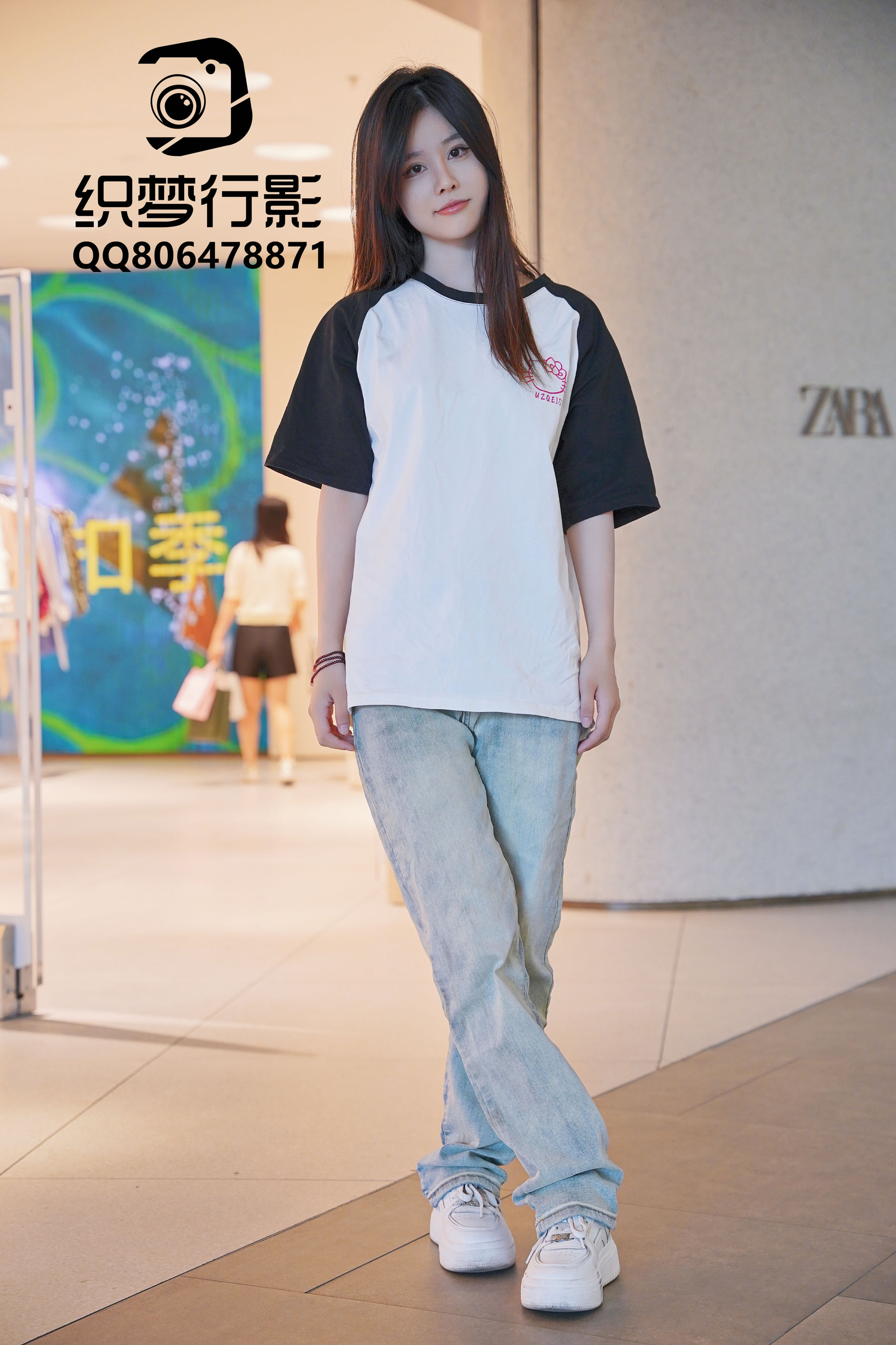 织梦映像长发美女白色上衣牛仔裤百货主题写真
