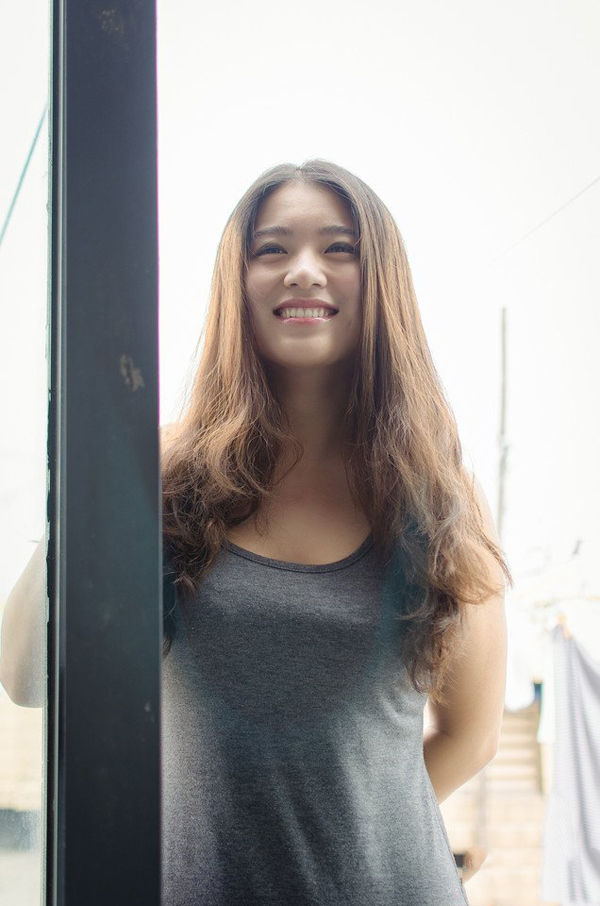 楼道里发现的邻家姑娘