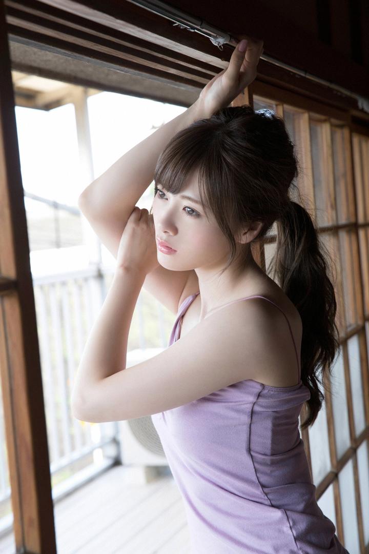 扎着马尾的日本漂亮气质少妇私生活写真图片
