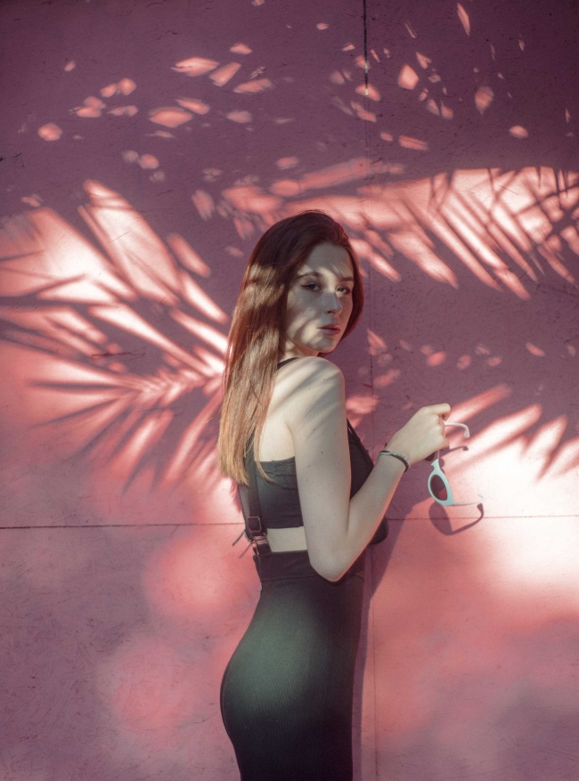 性感S曲线美女人体艺术图片