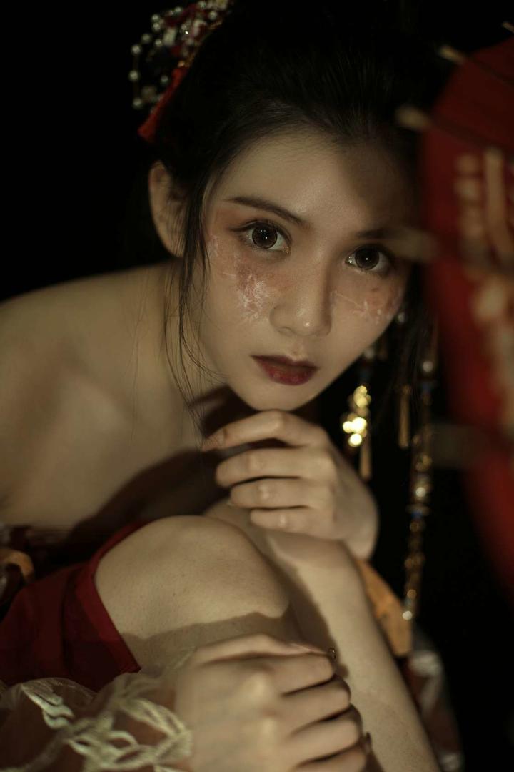 暗黑风格的中国古装美女艺术写真图片