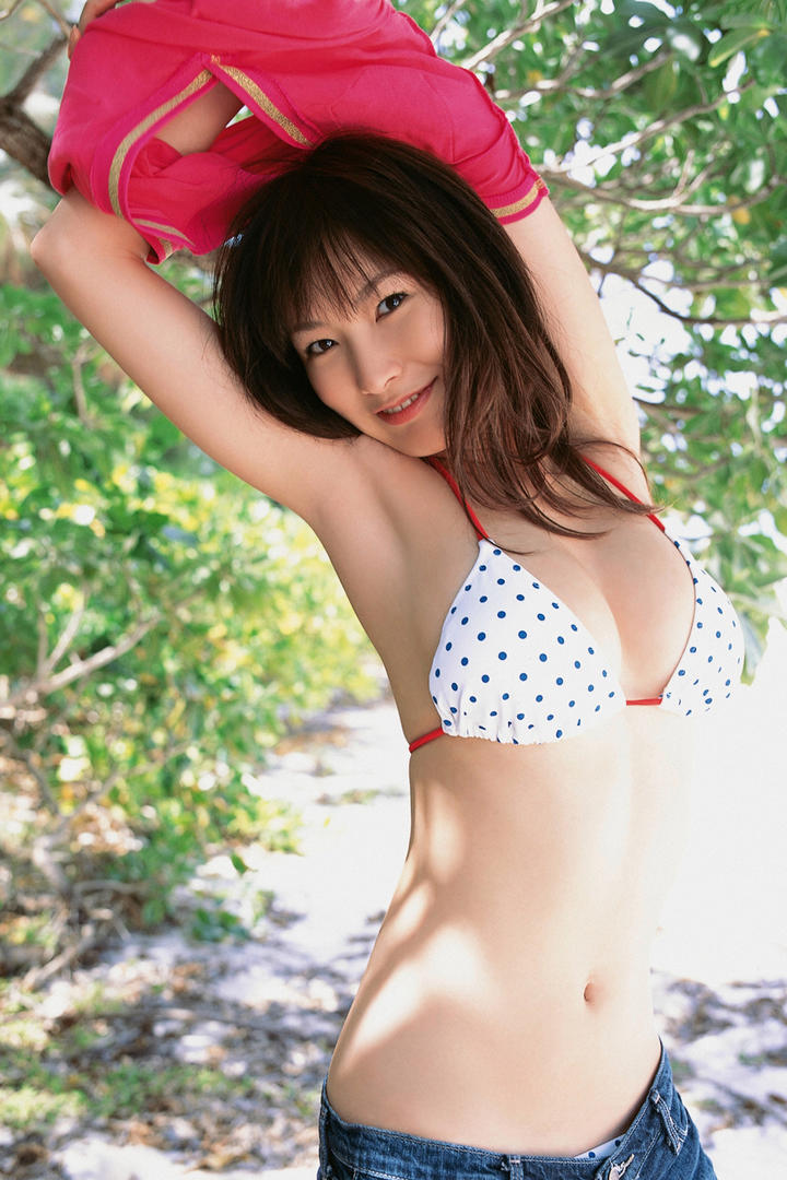 日本清纯美女柔软水蛇腰美女比基尼写真图片
