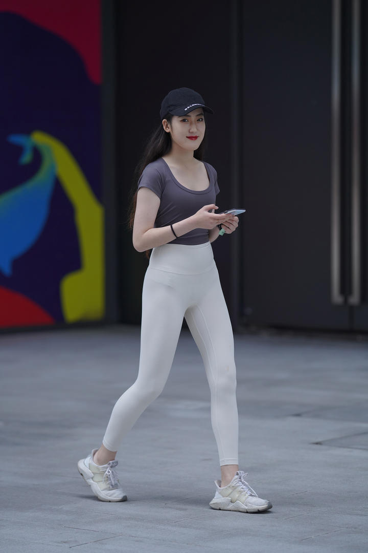 中国时尚紧身裤美女模特3A街拍图片