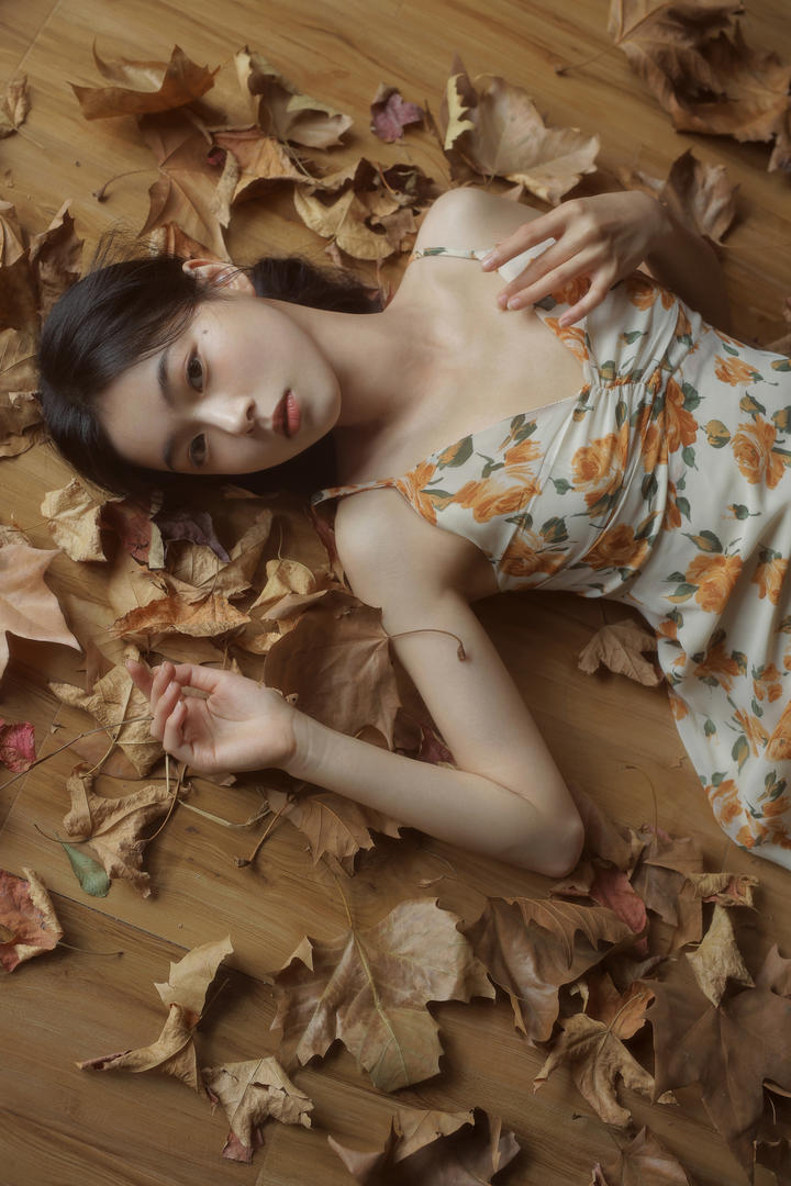 颓废感女生个人艺术摄影写真图片