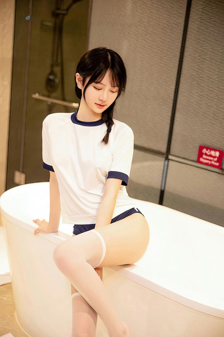 国产清纯兼职少女性感mm写真酒店私拍套图