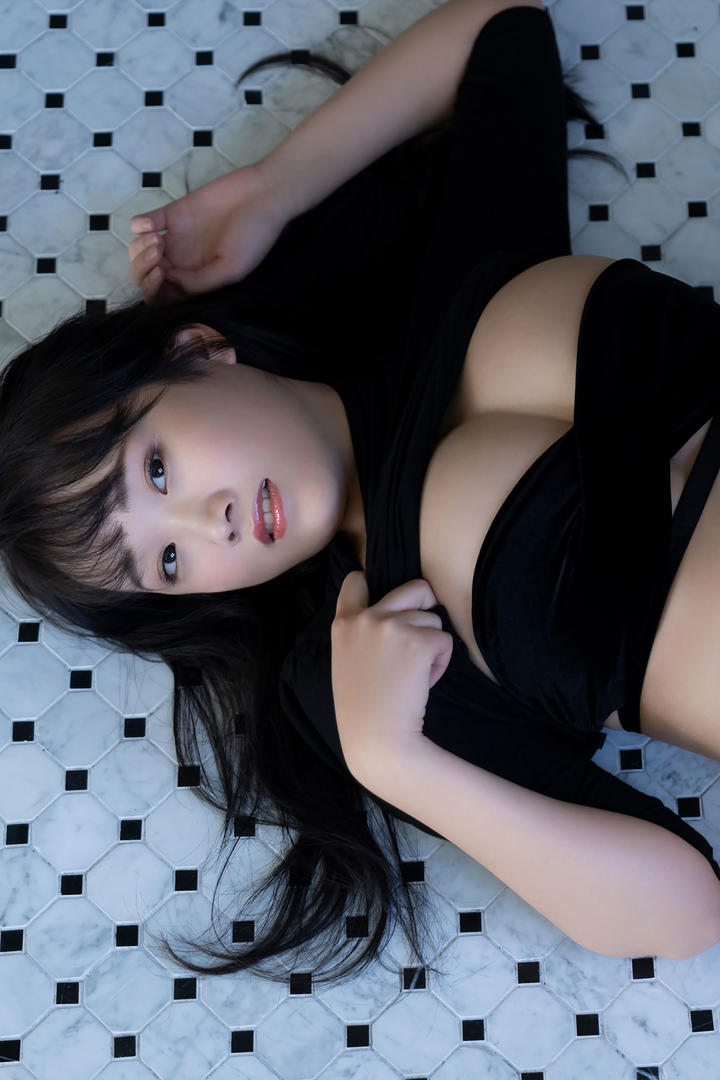 性感爆乳美女图片