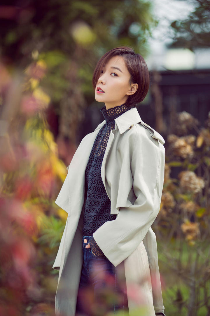 王珞丹时尚穿搭女明星户外写真图片