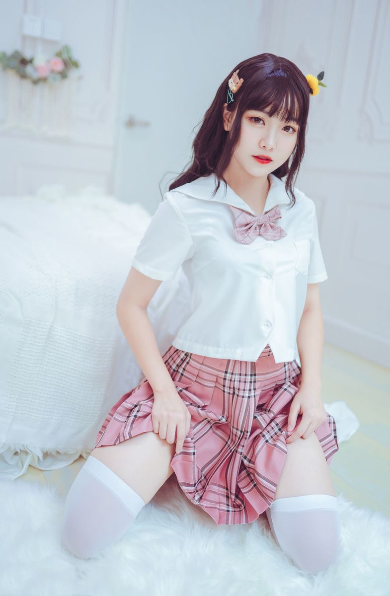 喵糖映画萝莉美少女过膝白丝性感校服魅惑私房迷人写真