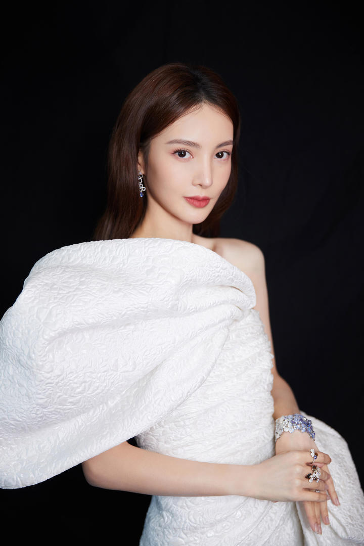 内地好看的美女明星金晨个人唯美艺术照图片下载