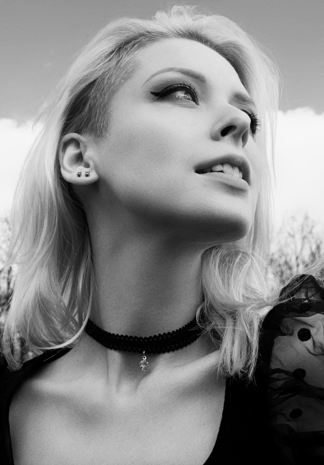 唯美黑白时尚质感美女艺术摄影图片