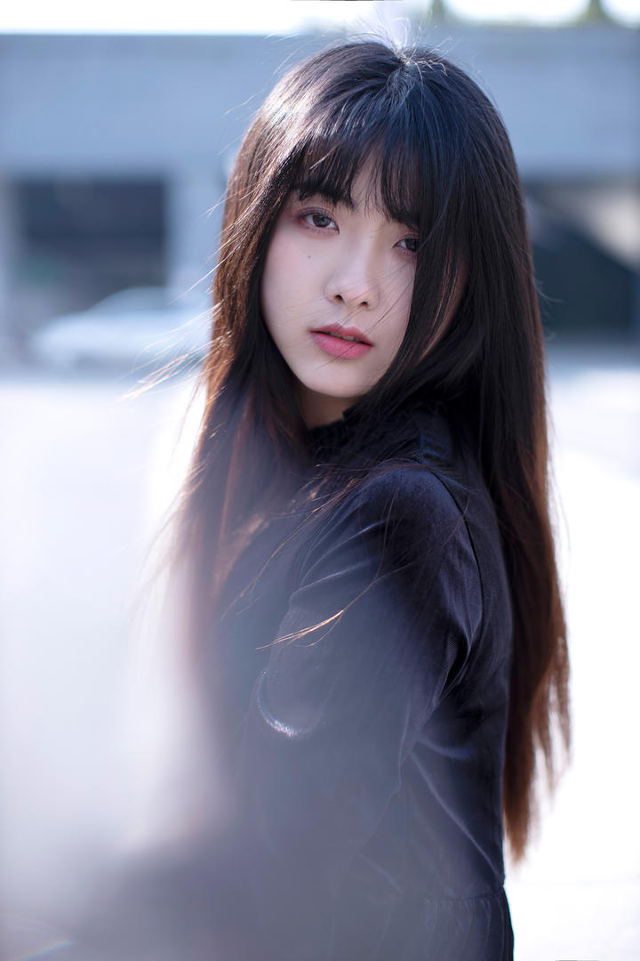 长发飘飘清纯美女艺术写真高清套图