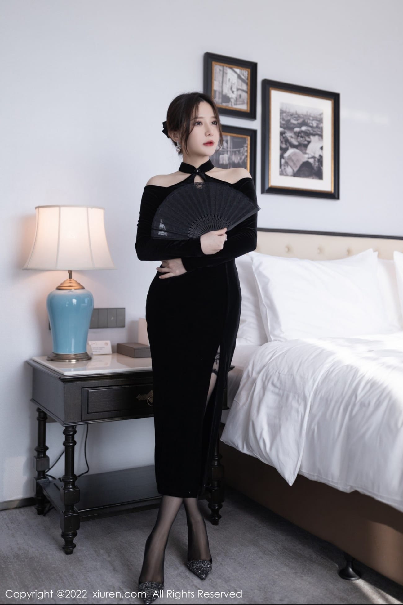 秀人网美女模特鱼子酱Fish露肩礼裙搭配魅惑黑丝云南旅拍